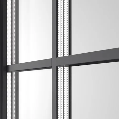 Opgeplakt raamrooster